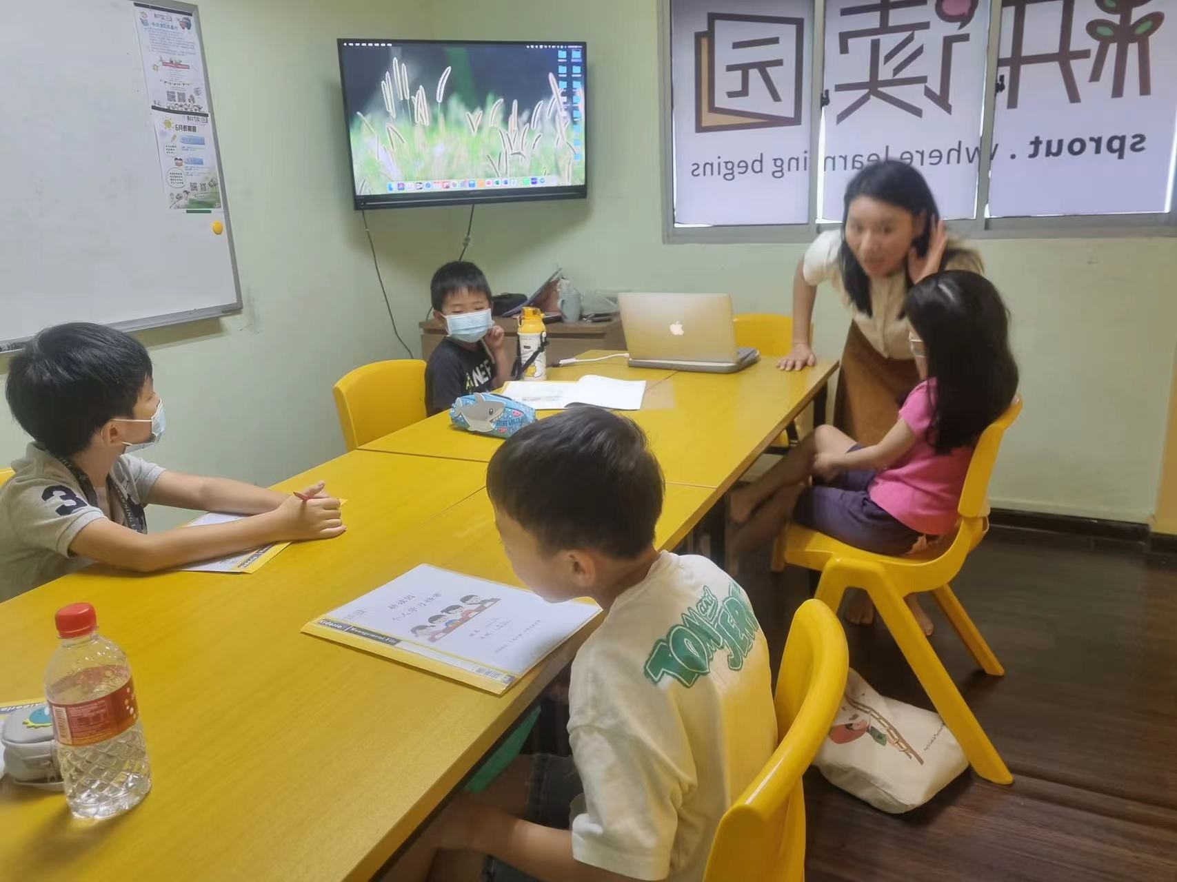 Builds a firm foundation in reading and writing.